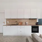 Royal Point Apartment *