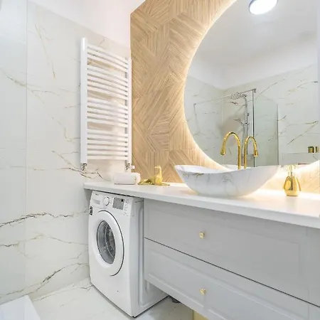 Royal Point Apartment *