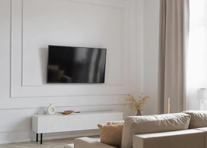 Royal Point Apartment *