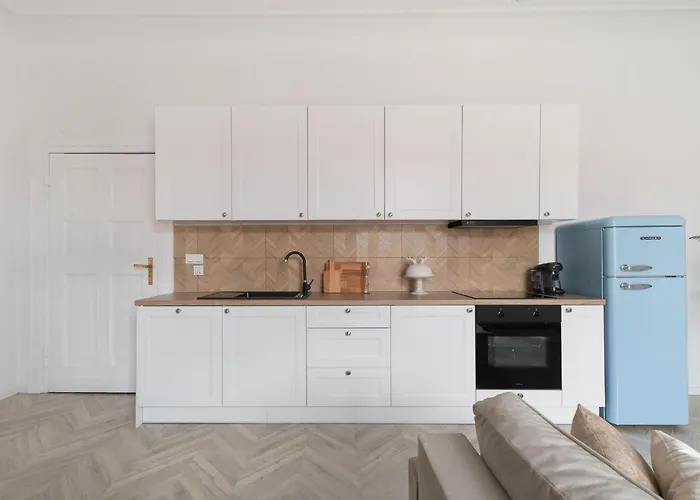 Royal Point Apartment *